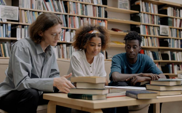 УЧИМСЯ В РОССИИ