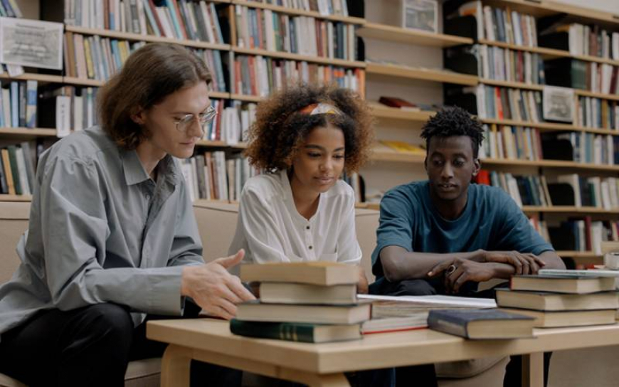 УЧИМСЯ В РОССИИ